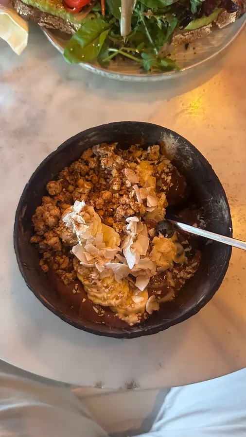 Açaí Bowl von oben fotografiert